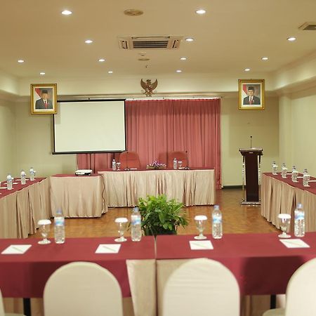 Weta International Hotel Surabaya Exterior foto