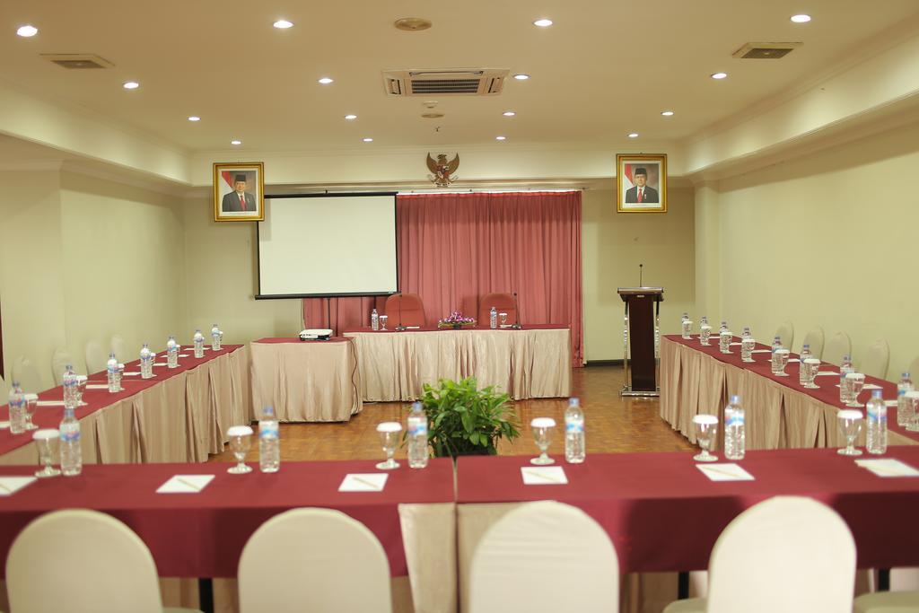Weta International Hotel Surabaya Exterior foto