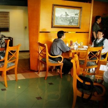 Weta International Hotel Surabaya Exterior foto